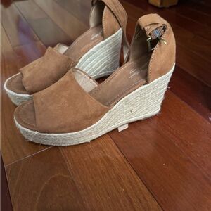 Universal Thread Women's Tan Wedge Sandals